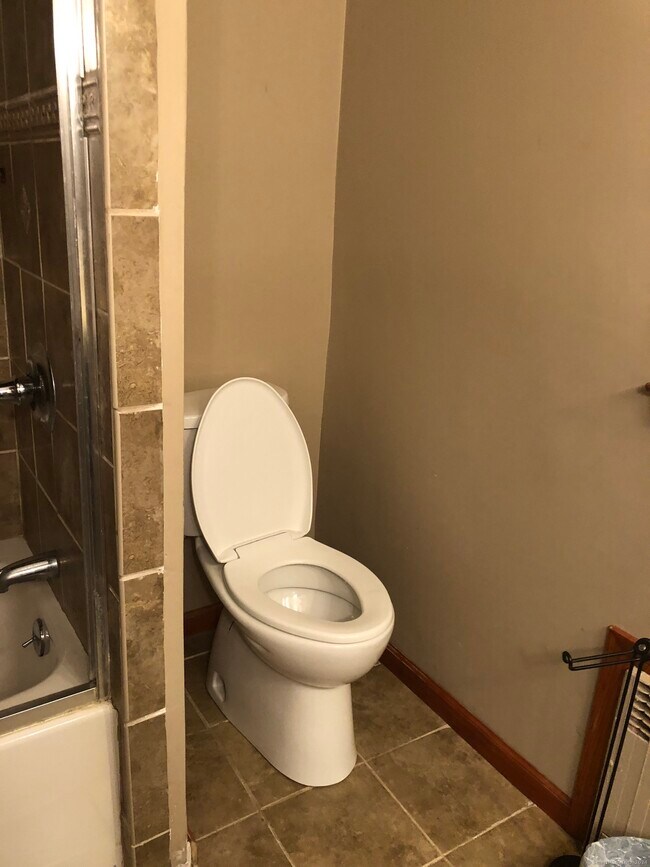 Building Photo - 325 Pasadena Pl