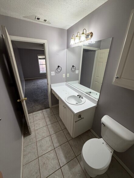 Building Photo - 1021 Old Marks Dr