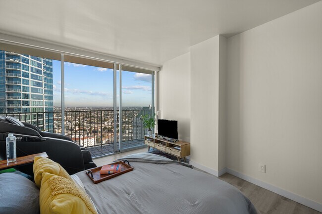 Building Photo - 700 E Ocean Blvd