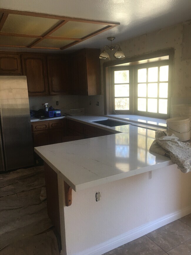 Building Photo - 778 N Valley Dr