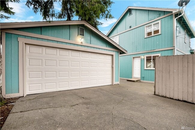 Building Photo - 3bd/2.5ba House in Tacoma