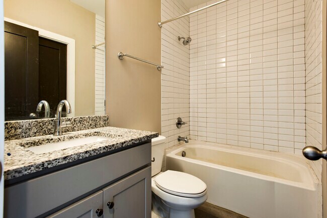 Building Photo - 1515 21st Ave N