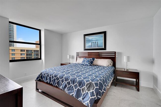 Building Photo - 2301 S Ocean Dr