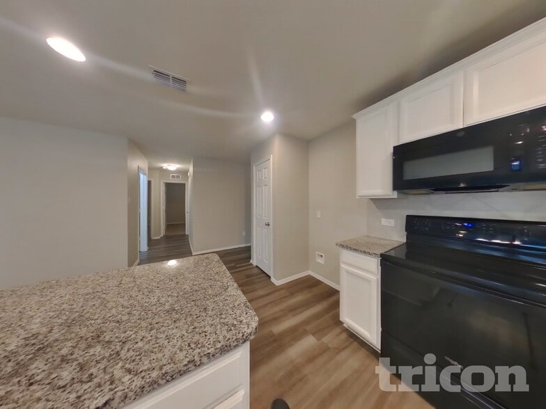 Building Photo - 1023 Spofford Dr