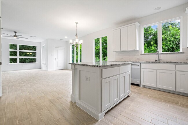 Building Photo - 321 Oakbend Dr