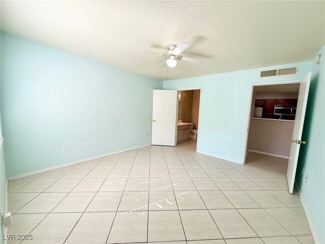 Building Photo - 7885 W Flamingo Rd