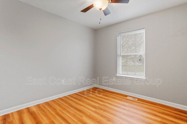 Building Photo - 339 Clifford Dr