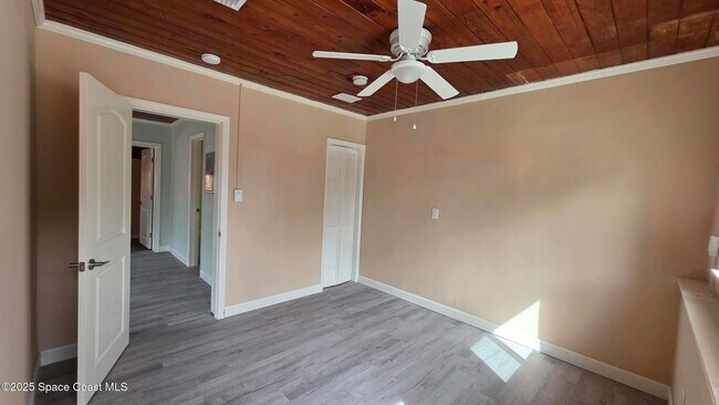 Building Photo - 6409 Ridgewood Ave