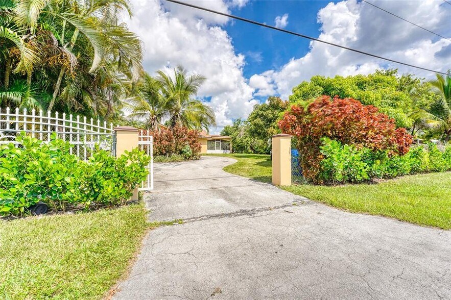 Building Photo - 5130 SW 208th Ln