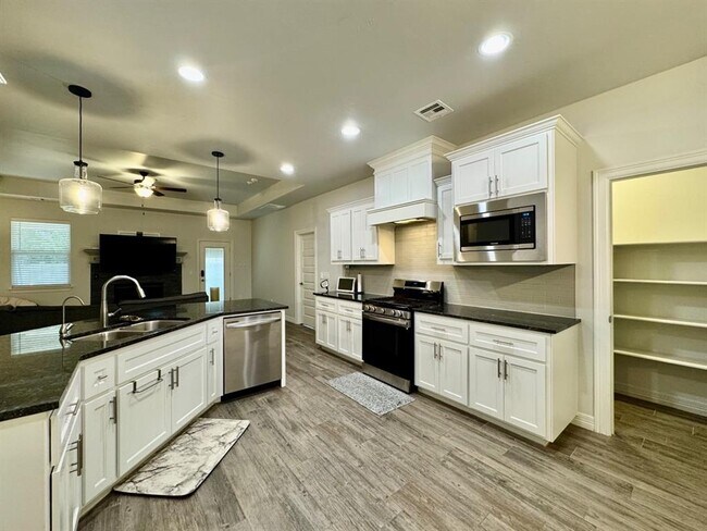 Building Photo - 8501 NW 109th Terrace