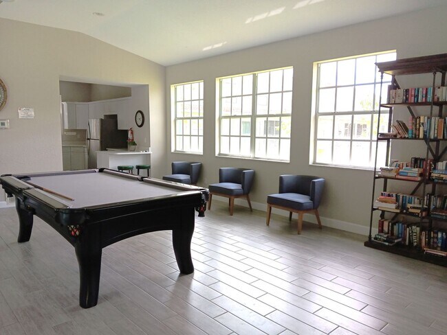 Building Photo - Stunning townhome in gated community near ...