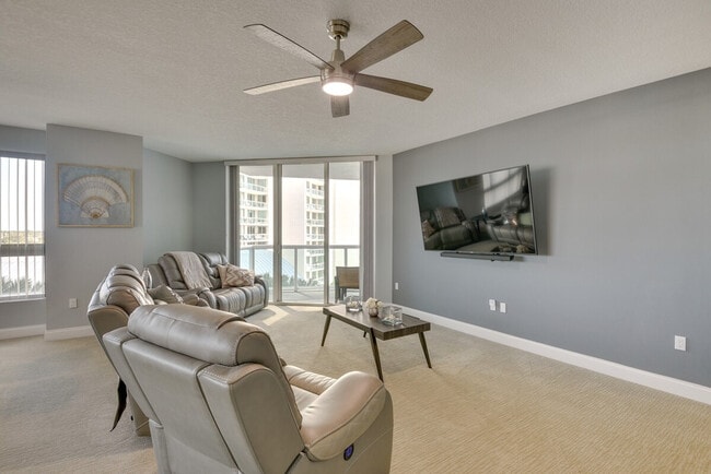 Building Photo - 241 Riverside Dr