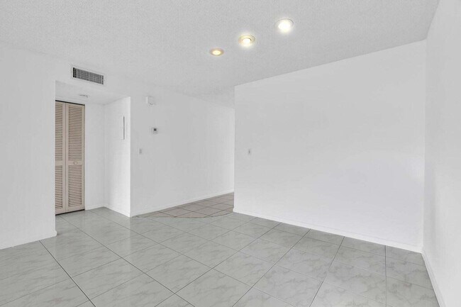 Building Photo - 13721 Flora Pl
