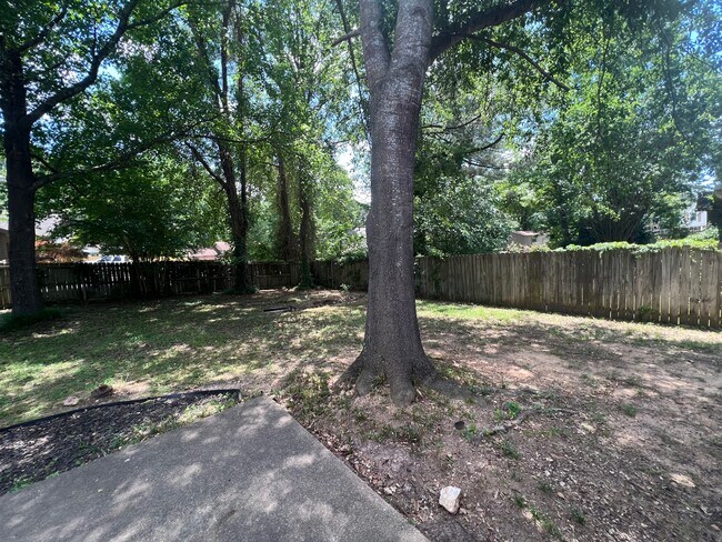 Building Photo - 1011 Green Valley Dr
