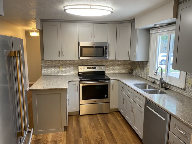 Kitchen - 6517 Lake O Springs Ave NW