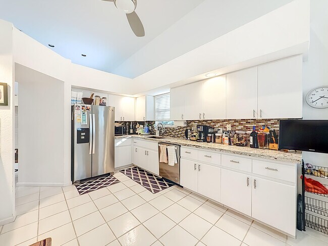 Building Photo - 11853 Fountainside Cir