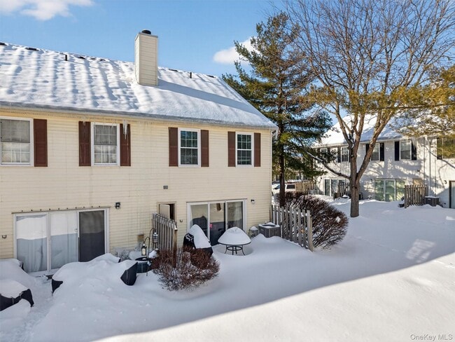 Building Photo - 12 Brook Dr