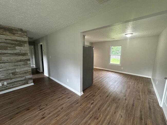 Building Photo - 9705 Turnpike View Dr