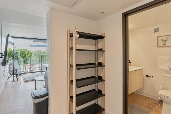 Building Photo - 105 W 600 S