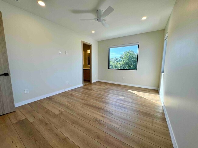 Building Photo - 2402 N Ola Ave