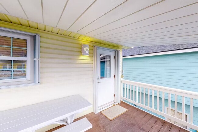 Building Photo - 607 Sand Key Dr