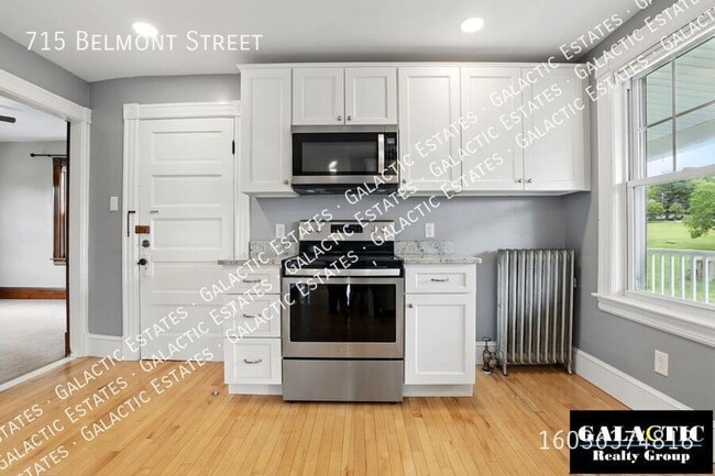 Building Photo - 715 Belmont St