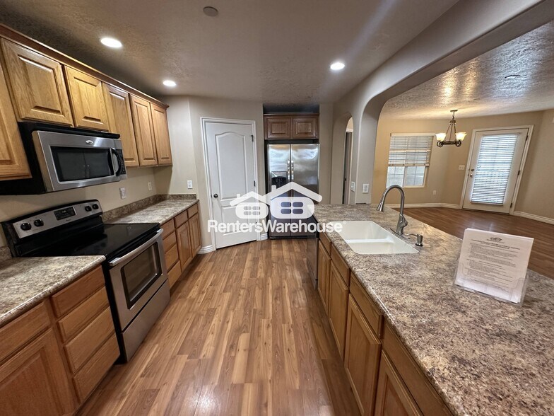 Building Photo - 1202 W 110 N