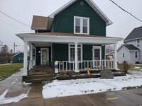 Building Photo - "Cozy 1-Bedroom Upper Duplex