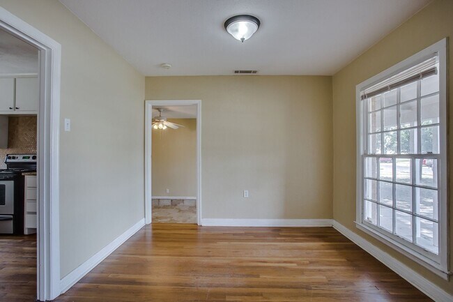 Building Photo - PRE LEASING for fall 2026! 3/2 in Tech Terrace!