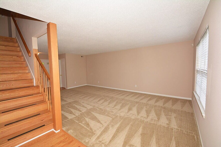 Building Photo - 3438 W 52nd St