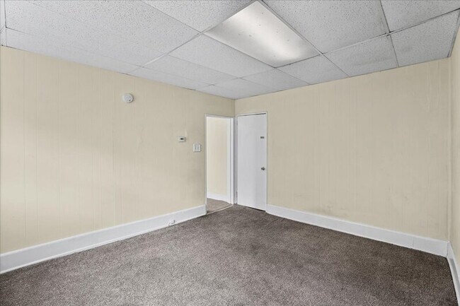 Building Photo - 122 S Davis St