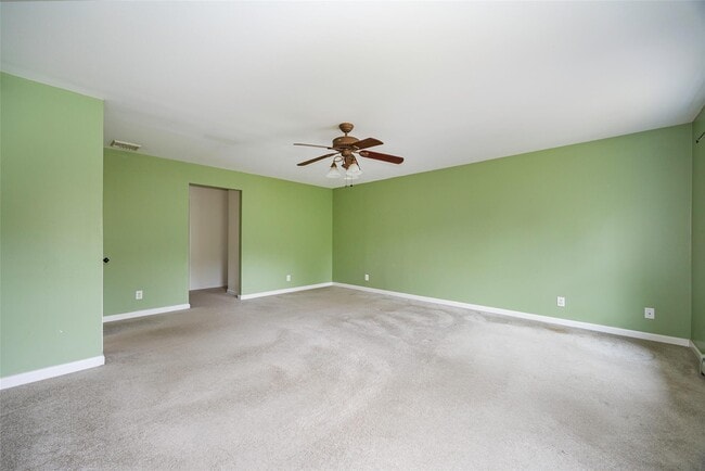 Building Photo - 37 Pine Ln