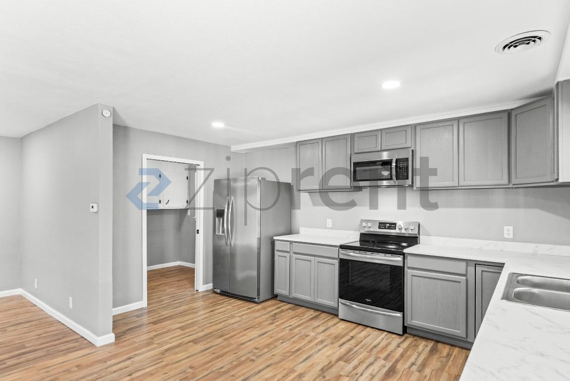 Building Photo - 2732 D St