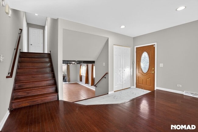 Building Photo - 7151 Hamlin Ave