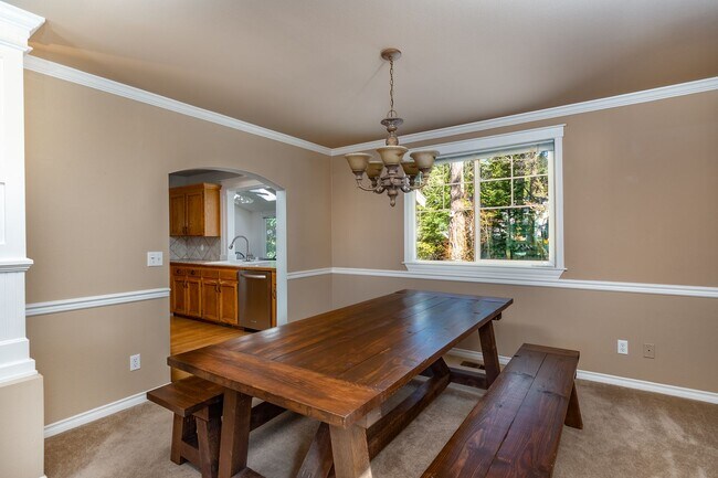 Building Photo - 3 Bedroom 2.5 Bath House