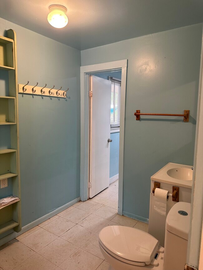Building Photo - 506 Brentwood Dr