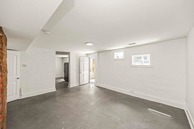 Building Photo - 611 S 14th St