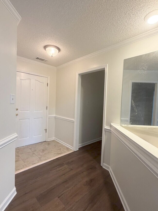 Building Photo - 7472 Hedgington Dr