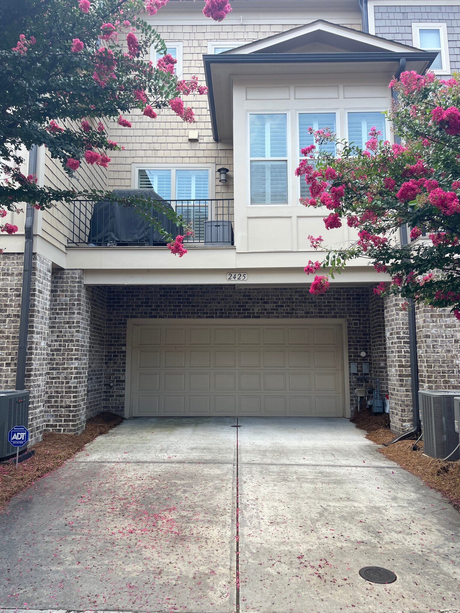 Building Photo - 2425 Gatebury Cir