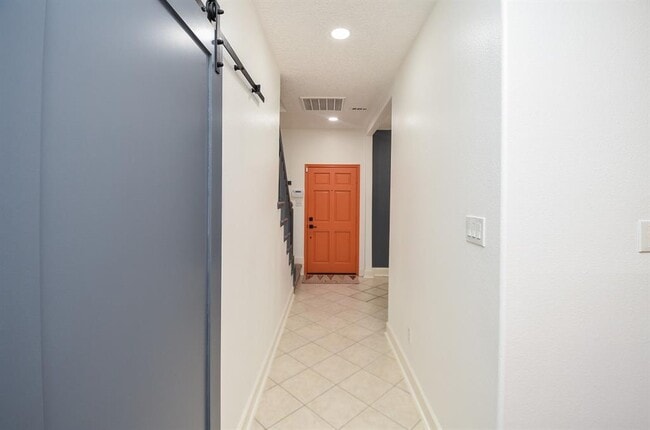 Building Photo - 138 Willowwood Cir