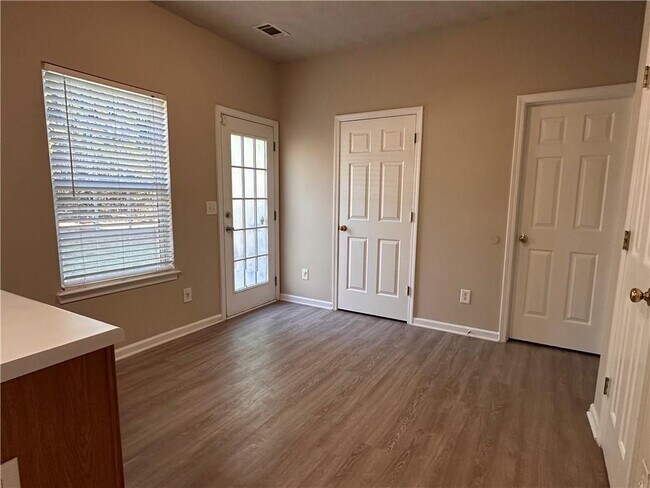 Building Photo - 305 Hulan Way