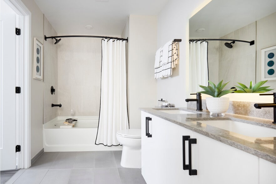 Interior Photo - Easton