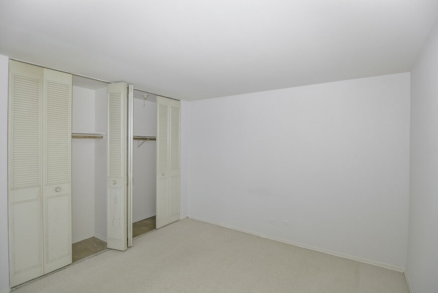 Building Photo - 665 W Wrightwood Ave