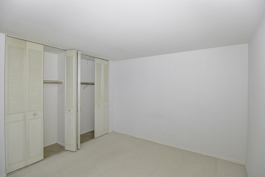 Building Photo - 675 W Wrightwoode