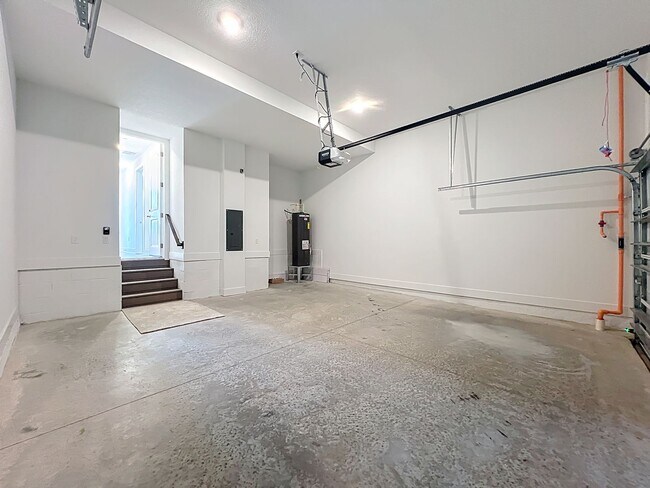 Building Photo - 15465 Hamlin Pk Dr