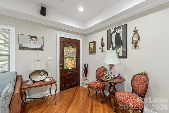 Building Photo - 703 S Summit Ave