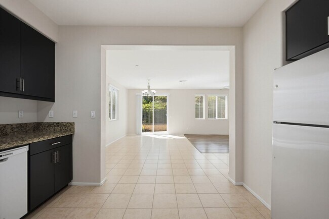 Building Photo - 42910 Avenida Amistad