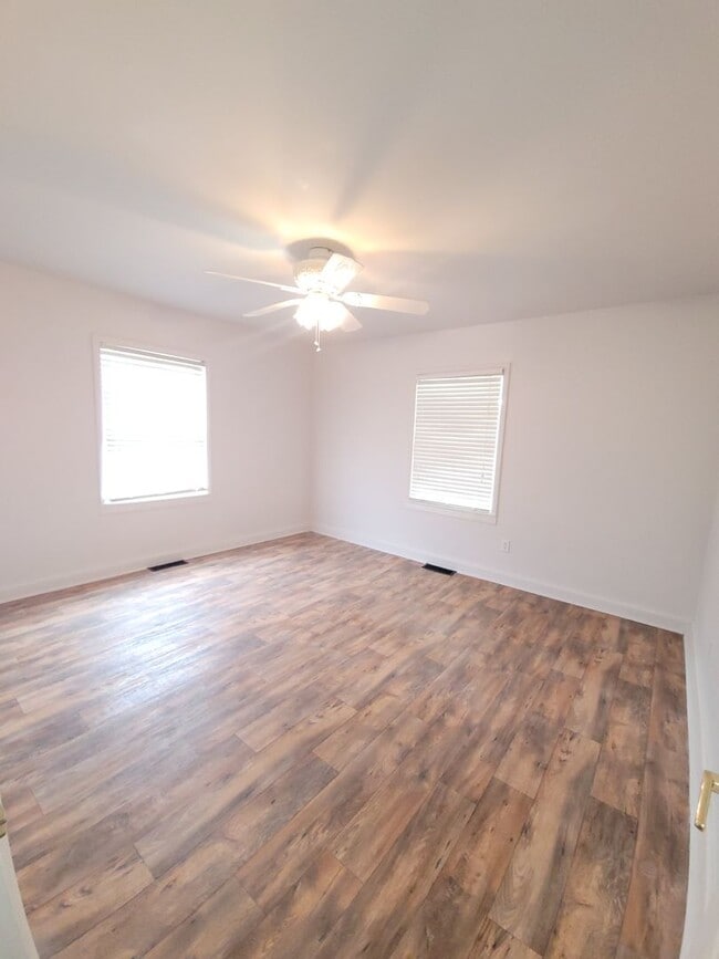 Building Photo - 2727 Peanut Rd