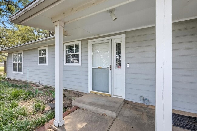 Building Photo - 5702 Teasley Ln