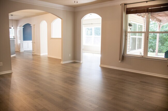 Building Photo - 1266 Coachman Way